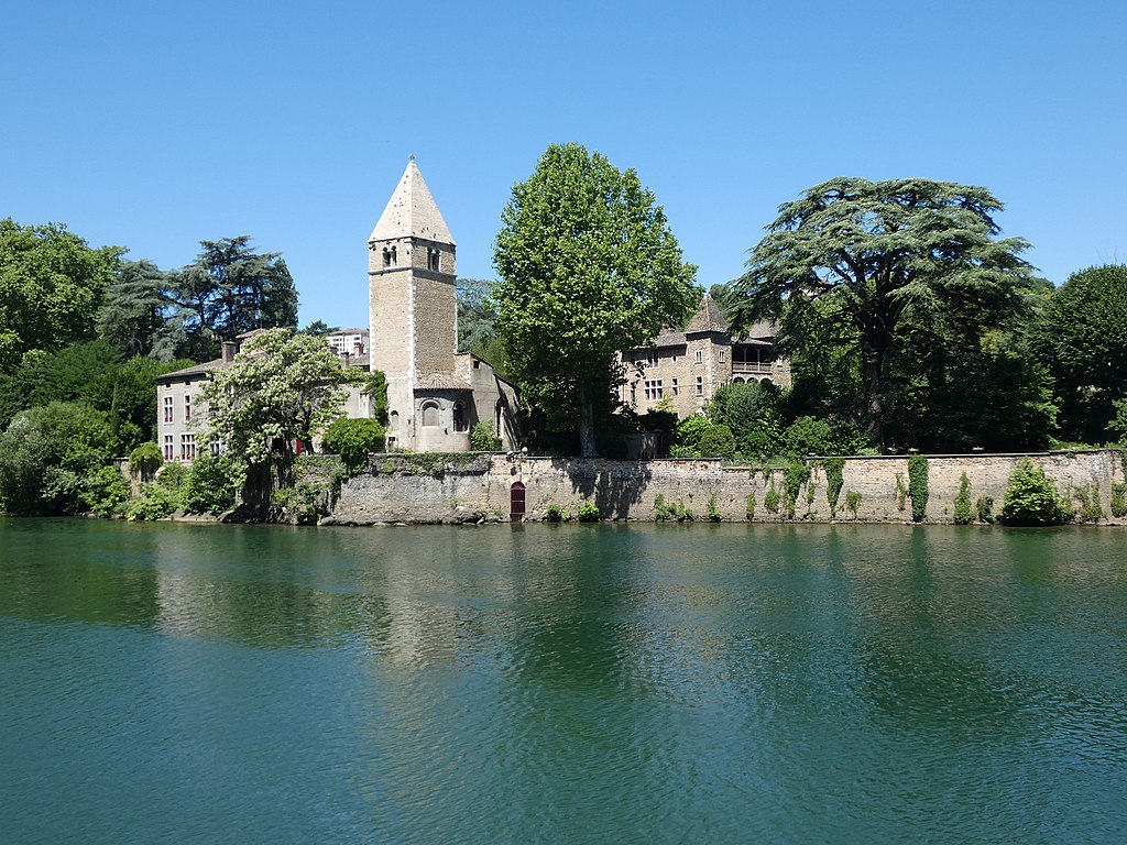 Eglise Notre Dame sur l'île Barbe à Lyon - Photo de Romainbehar - Licence c0