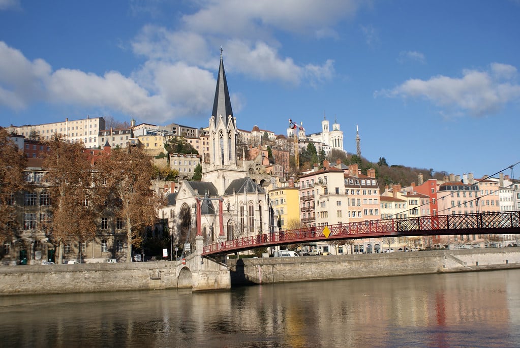 Passerelle de l'église Saint Georges à Lyon.