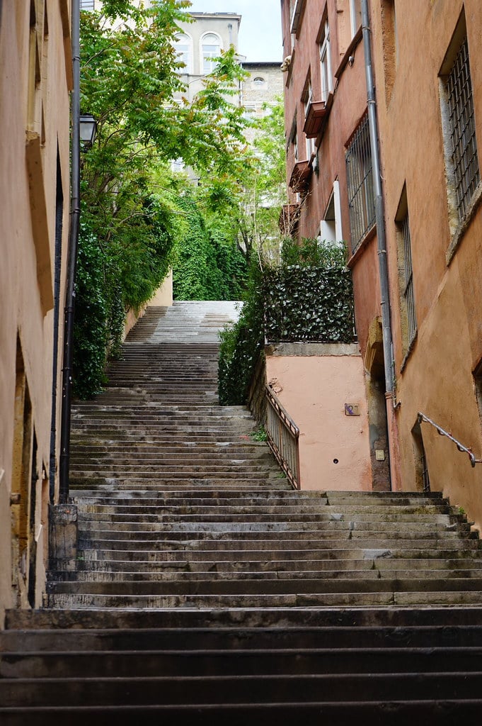 Escalier dans le quartier de Saint Jean à Lyon.