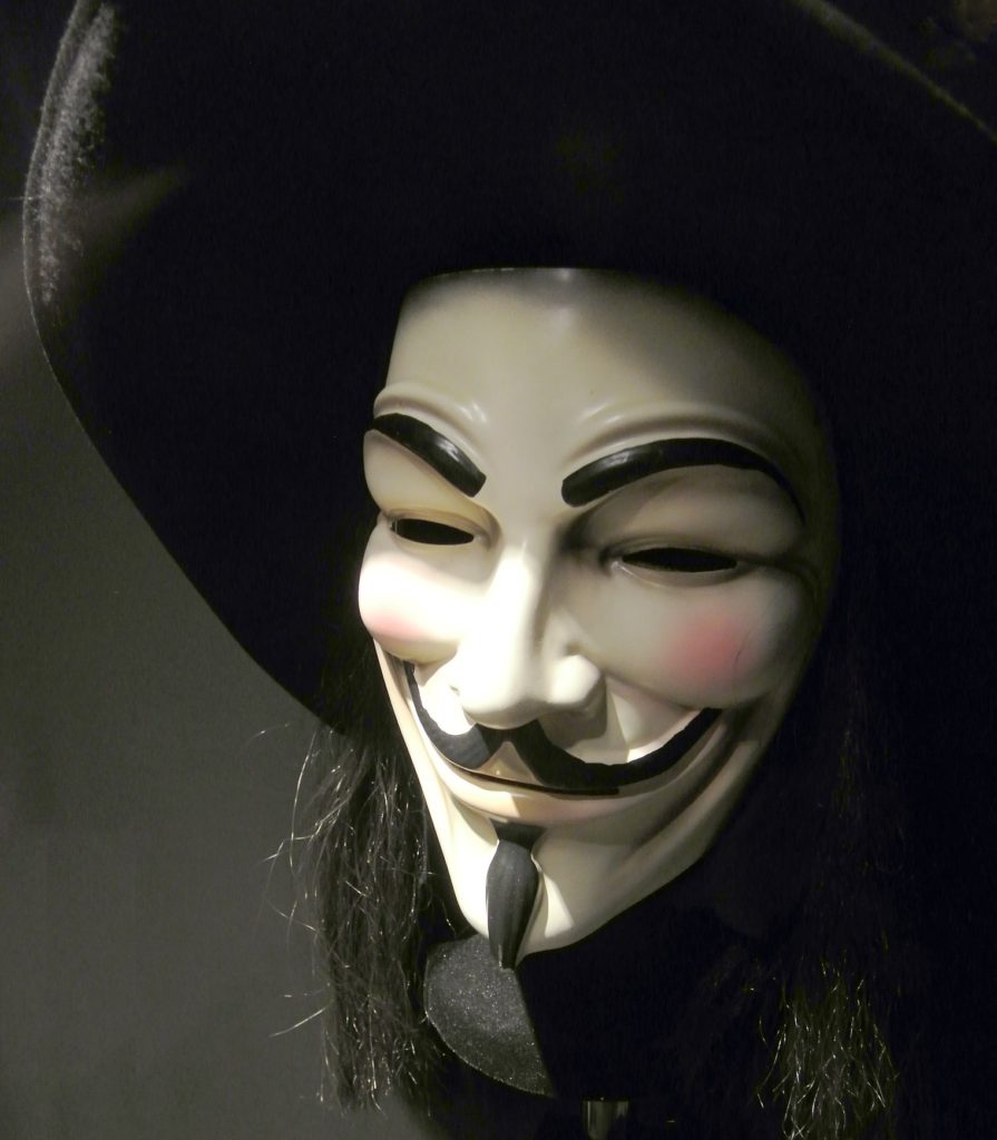 Masque original du film V pour Vendetta dans le musée des minaitures et du cinéma dans le Vieux Lyon.