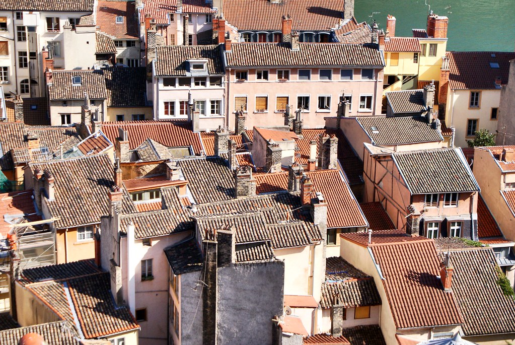 Toits disparates du quartier renaissance du Vieux Lyon.