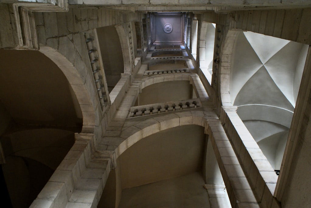 Dans une cour d'un immeuble des pentes de la Croix Rousse à Lyon.