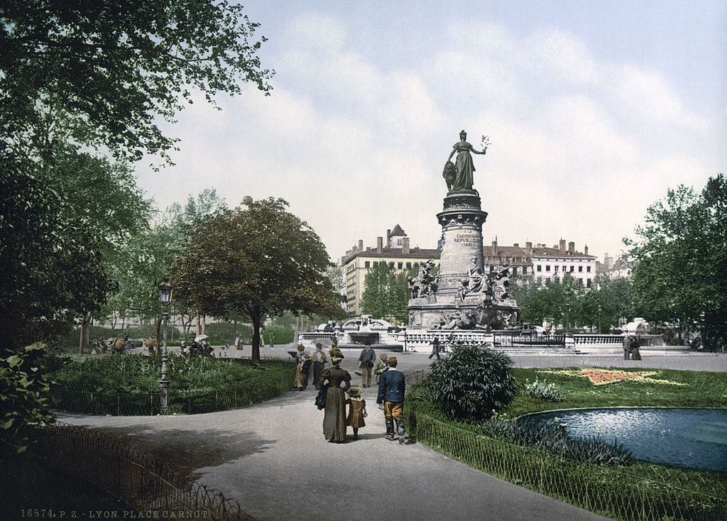 Place Carnot près de la gare de Perrache à Lyon en 1900.