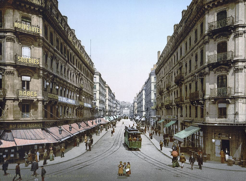 Place de la République dans le centre de Lyon en 1900.