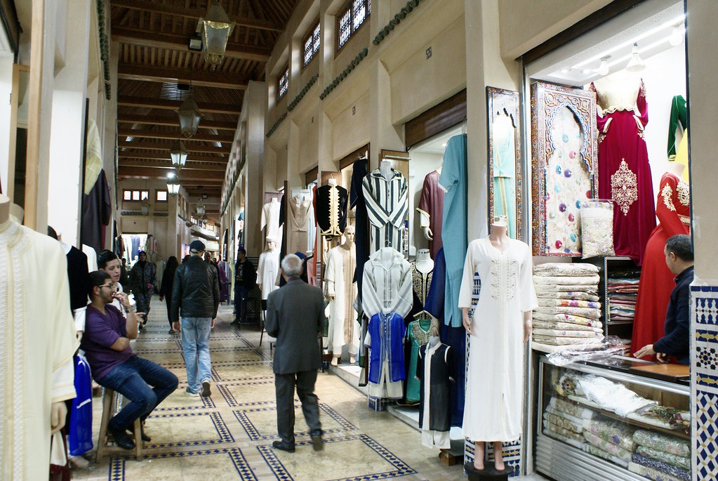 Kissariat de Fès dans la partie dédiée aux caftans et beaux habits traditionnels marocains.