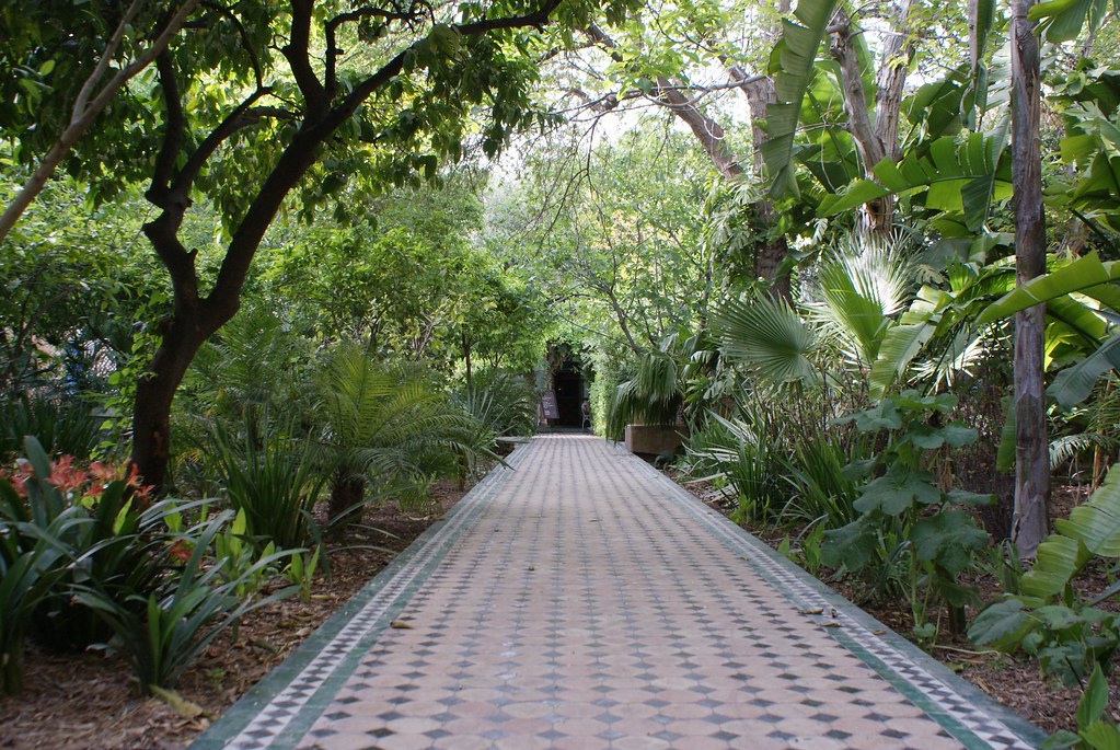 Dans le jardin arabo andalou du Jardin de Biehn à Fès.