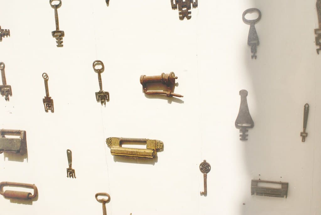 Collection de serrures dans le Musée Batha de Fès.
