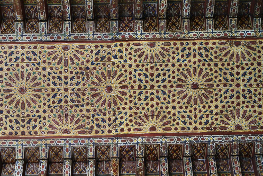 Plafond sublime dans le Musée Batha à Fès.