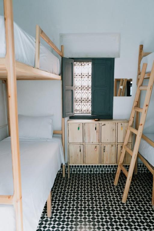 Dortoir de l'auberge de jeunesse Boho 27 à Marrakech.
