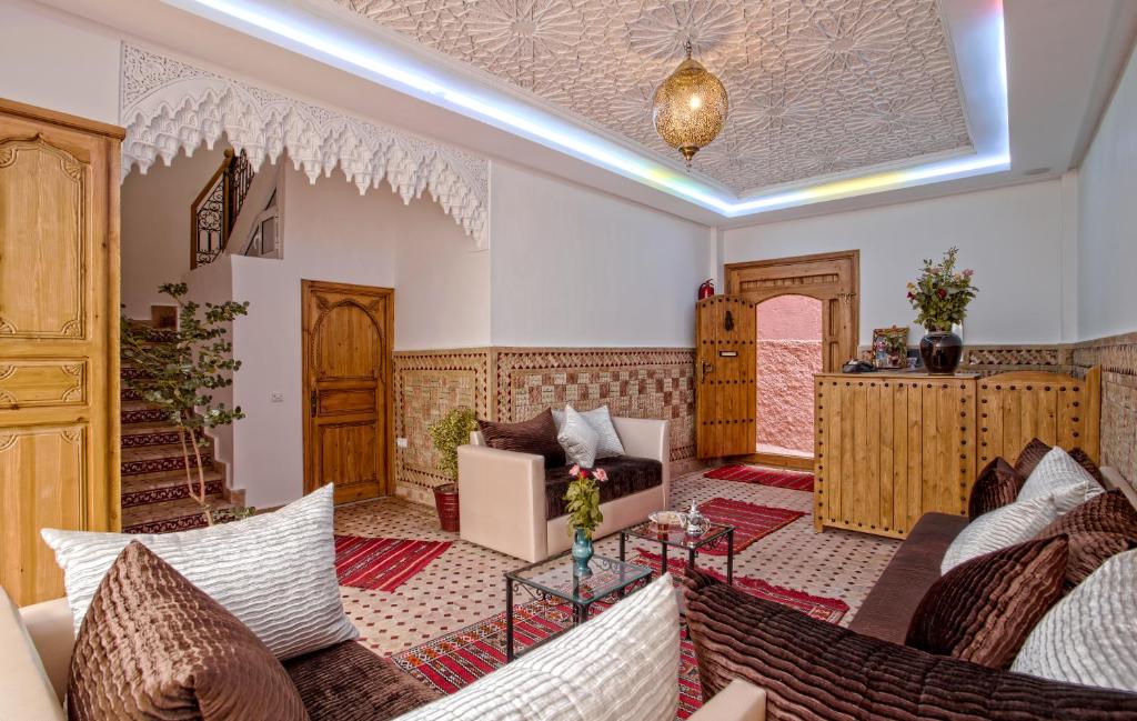 Espace commun intérieur de l'hostel Amour d'auberge.