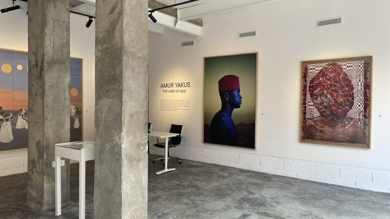 Intérieur du Loft Art Gallery à Marrakech lors d'une expo avec Mous Lamrabat.