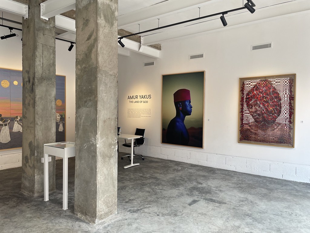 Intérieur du Loft Art Gallery à Marrakech lors d'une expo avec Mous Lamrabat.