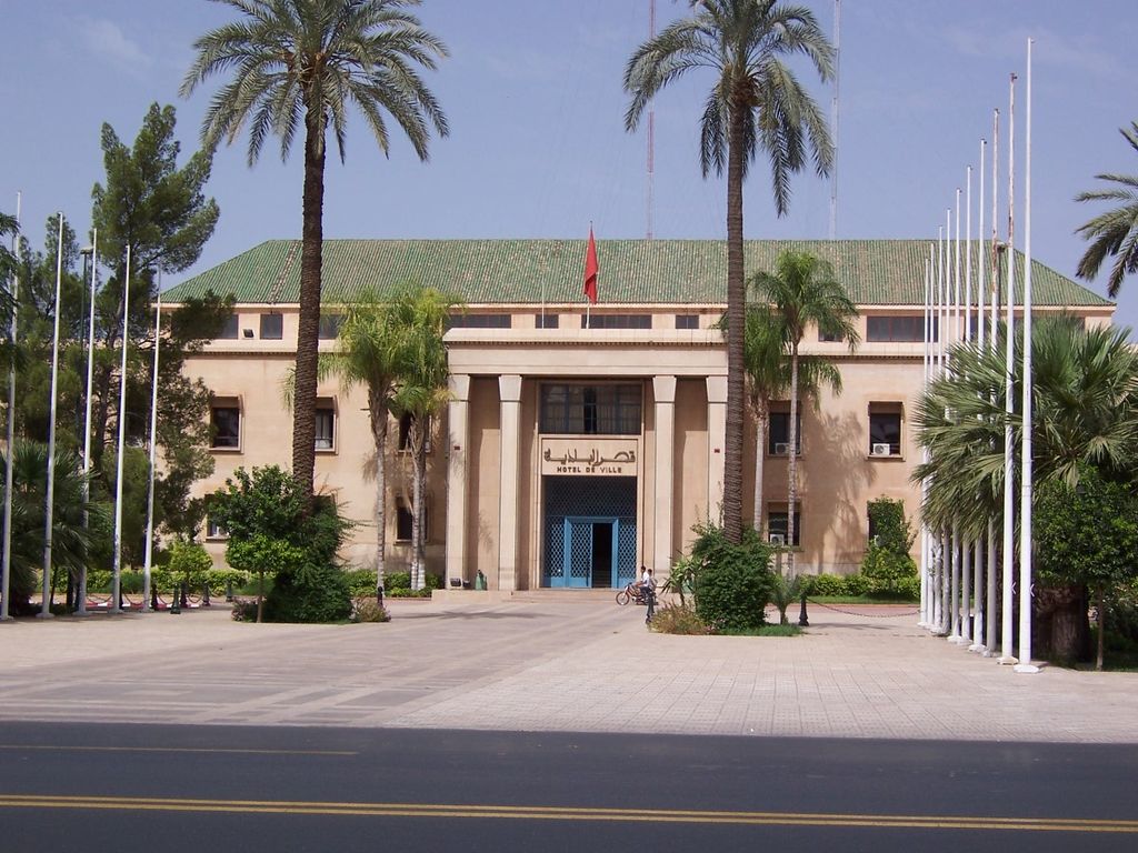 Mairie de Marrakech dans la Nouvelle Ville entre la place Jemaa el Fna et la Grande Poste. Photo de Dániel Csörföly.