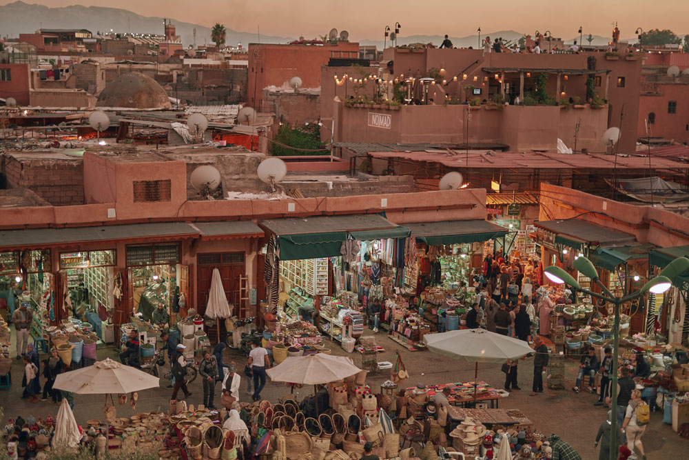 Place de Jemaa en Fna dans la Médina de Marrakech - Photo de Max Libertine
