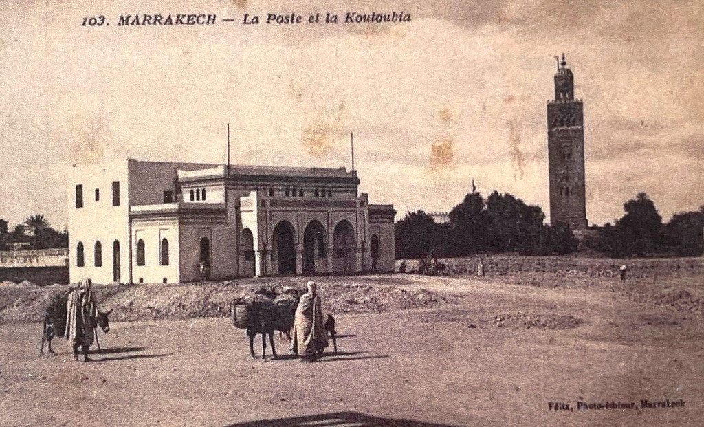 Le musée est accolé à la Poste de la place. Ici sur une ancienne carte postale.