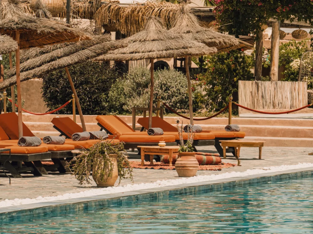 Piscine de Boheme Agafay dans le désert de Marrakech.