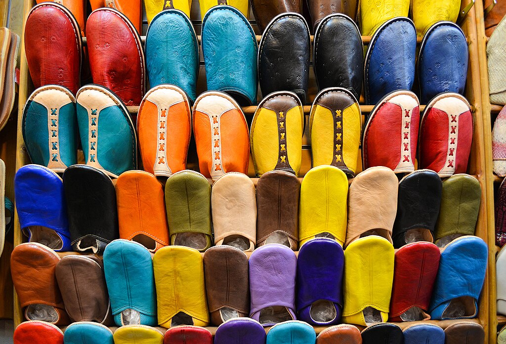 Babouches dans le souk du cuir - Photo de J.Ligero & I.Barrios - Licence ccbysa 4.0