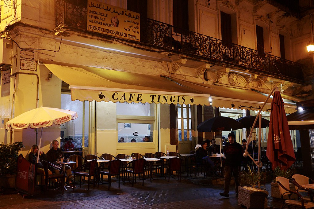 Cafe Tingis sur la place du Petit Socco à Tanger - Photo de Nicolas Vigier - Licence c0
