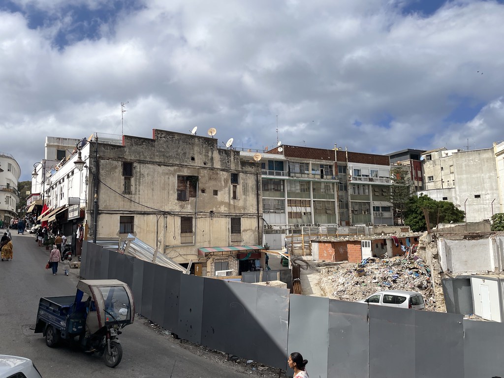 Destruction/rénovation des souks à proximité de la Médina de Tanger.