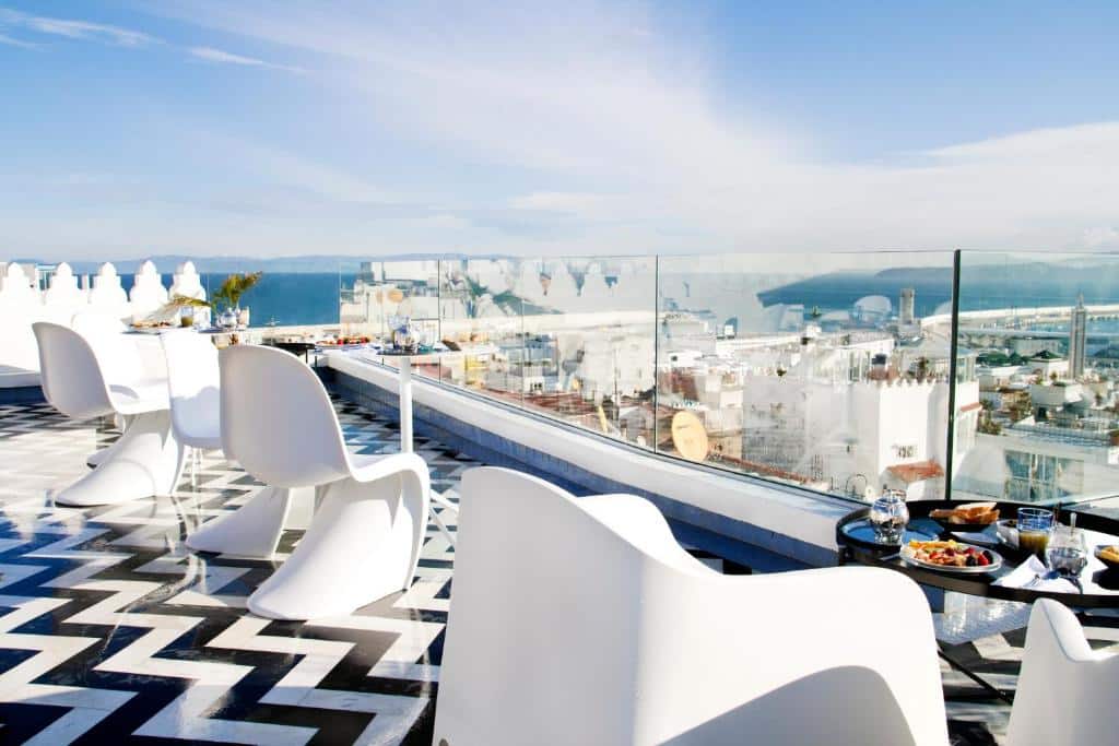 Hotel Riad Dar Saba à Tanger : Vue depuis la terrasse sur le toit.