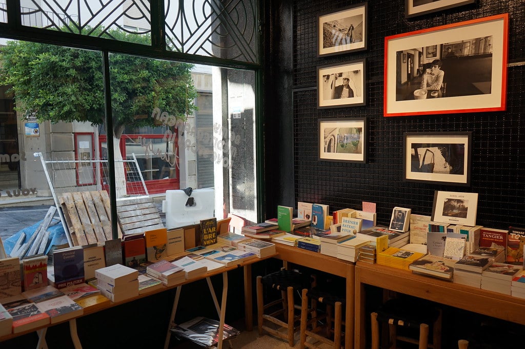 Dans la librairie "Les Insolites" de Tanger. La plus intéressante de la ville.