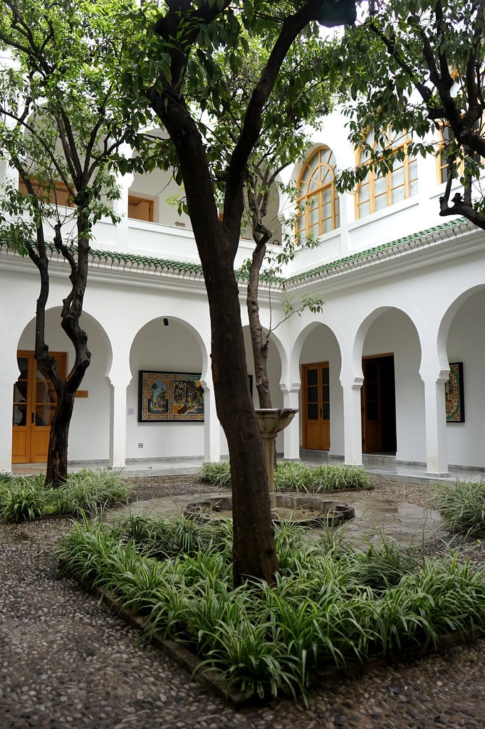 Patio aux orangers dans le Musée Dar Niaba à Tanger.