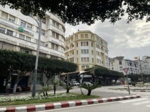 Quartier centre-ville à Tanger : Architecture Art deco, librairies et bars