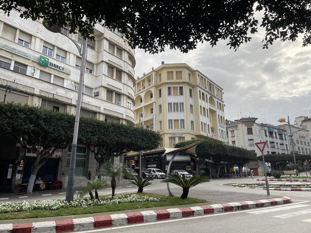 Lire la suite à propos de l’article Quartier centre-ville à Tanger : Architecture Art deco, librairies et bars