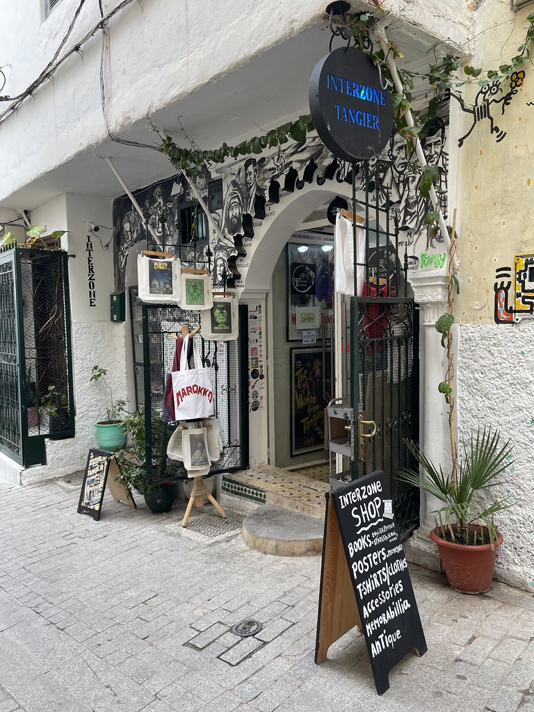 Boutique Interzone pour les collectionneurs et les curieux et curieuses.