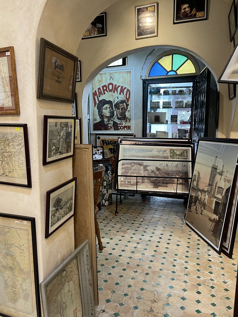 Boutique Interzone pour les collectionneurs et les curieux et curieuses.