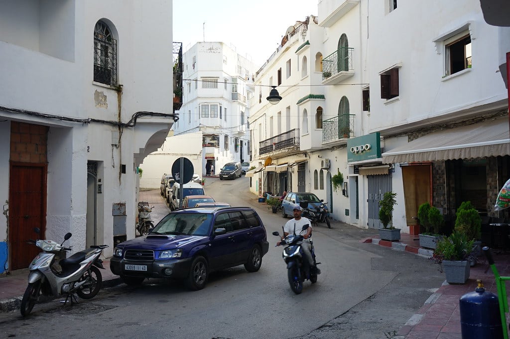 Rue dans le quartier européen de Marshan à Tanger.