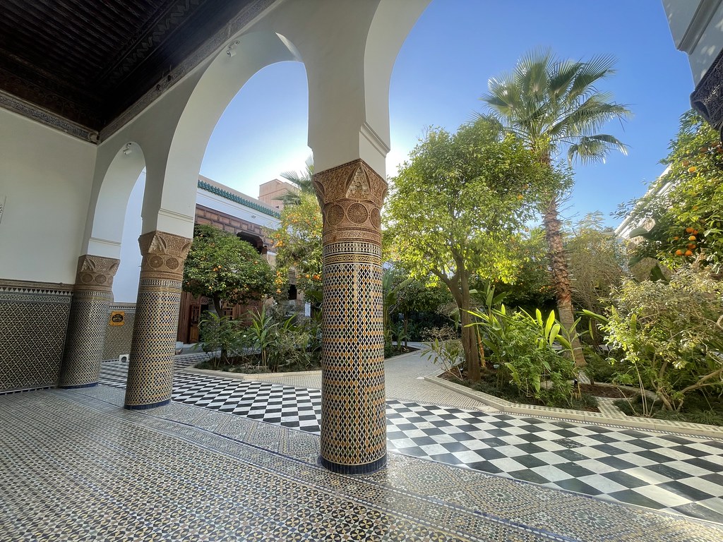 Vue sur le jardin de la cour du Palais Dar Pacha de Marrakech.