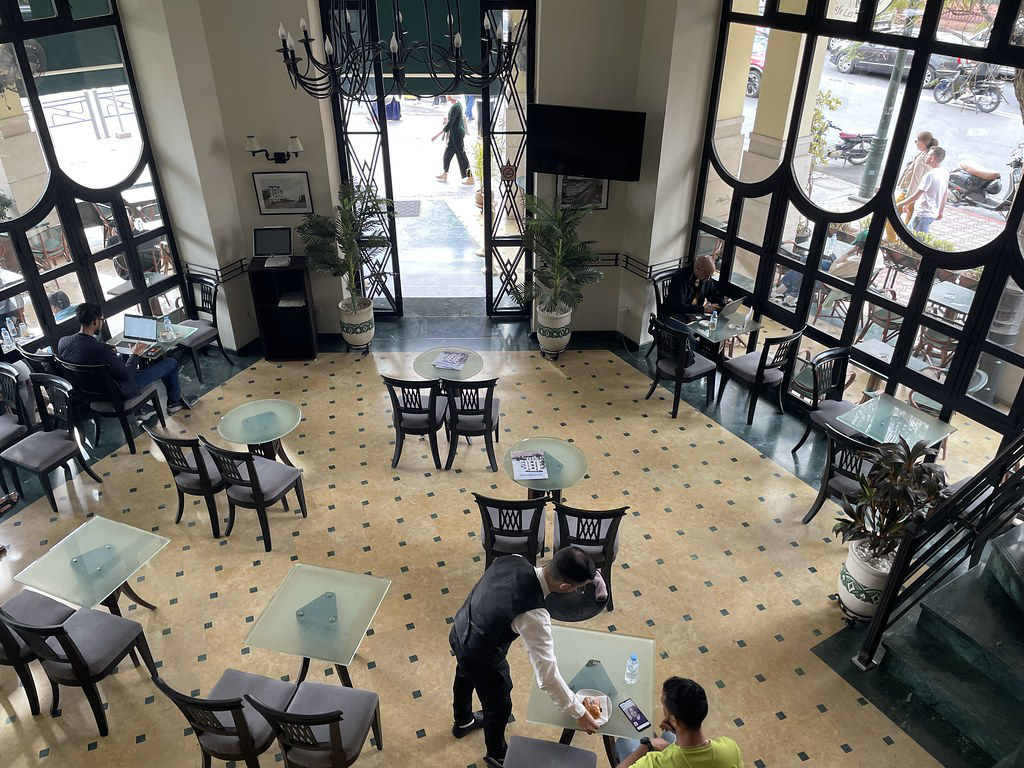 A l'intérieur du café des négociants à Marrakech.