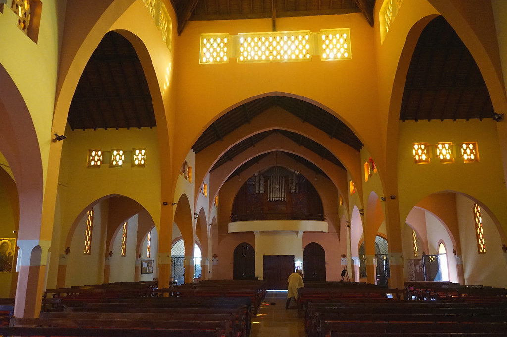 Nef de l'église des Saint Martyrs de Guéliz à Marrakech.