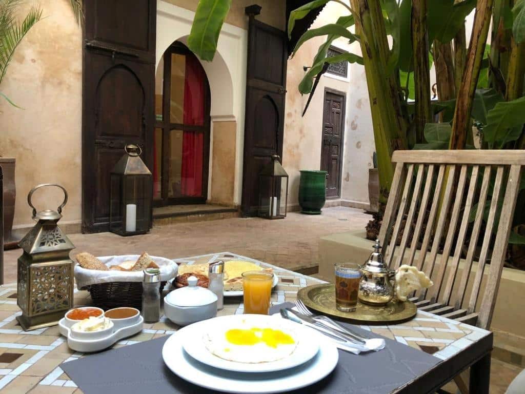 Dans le patio du Riad Bamileke à Marrakech.