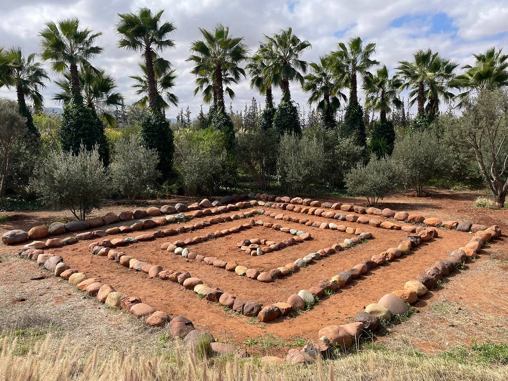 Land art et labyrinthe dans le Jardin ANIMA au sud de Marrakech.