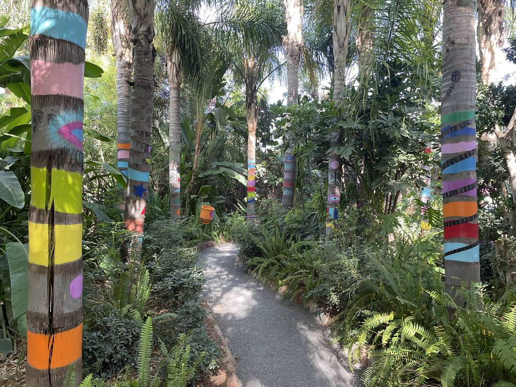 Sentiers colorés dans le Jardin ANIMA.