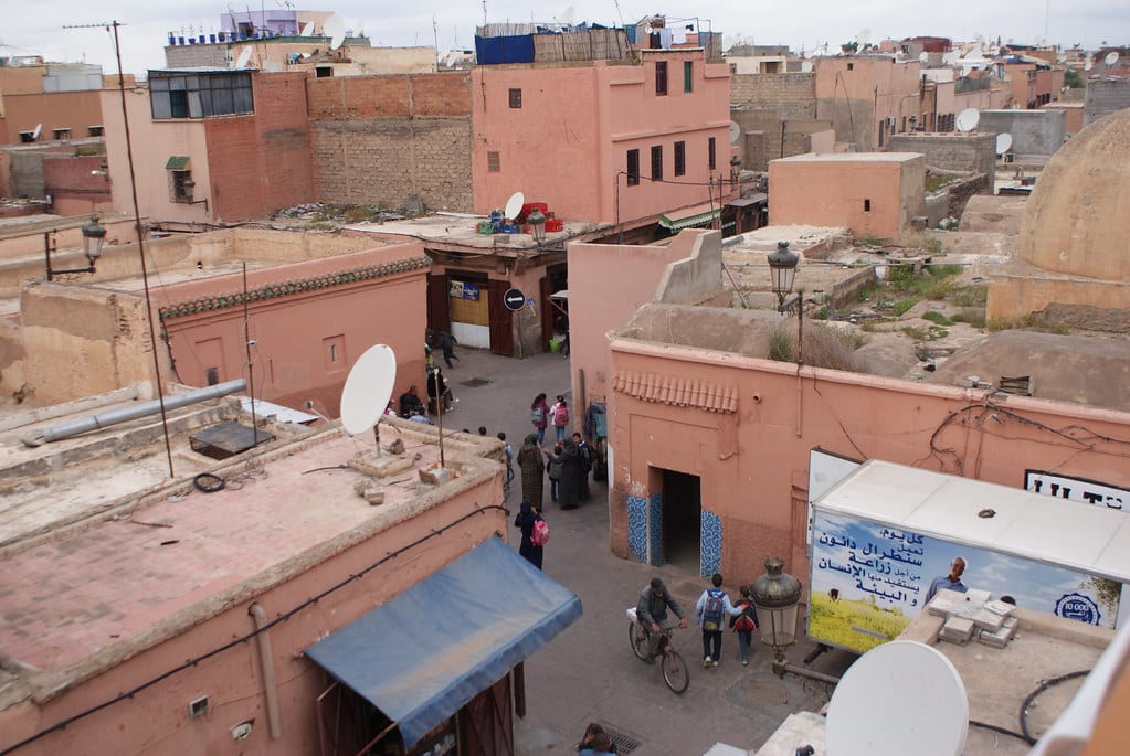 Vue sur la casbah de Marrakech depuis l’agréable café Clock.