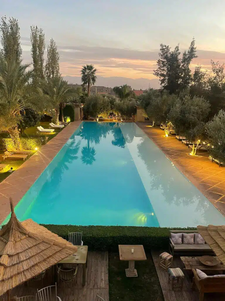 Piscine à Manzil Tortue dans la Palmeraie de Marrakech.