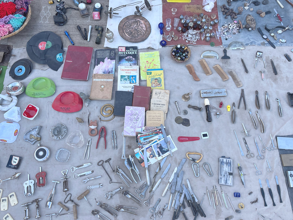 A vendre sur le marché aux puces de Marrakech