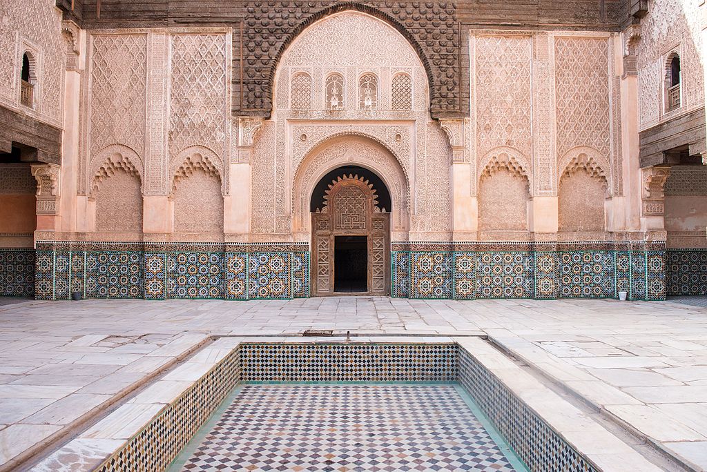 La cour de la medersa Ben Youssef de Marrakech, l'une des plus grande école coranique d'Afrique du nord. Photo de Nash Finley.