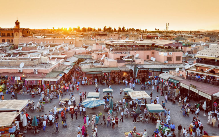 Place de Jemaa en Fna dans la Médina de Marrakech - Photo de Calin Stan
