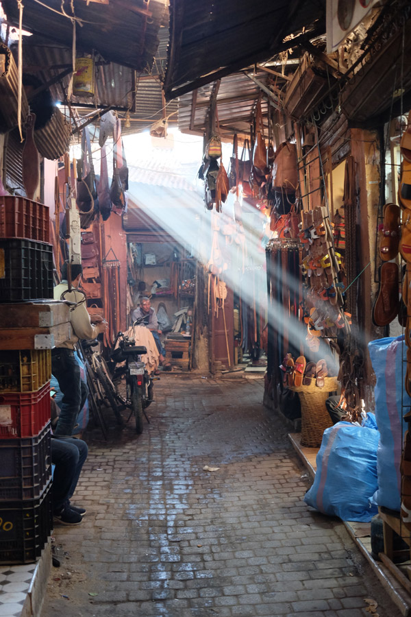 Dans le souk de la Médina de Marrakech - Photo de Tom Tiepermann