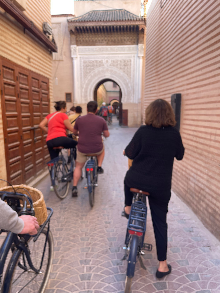 Tour en vélo dans la médina de Marrakech.