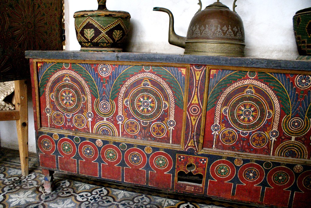 Une commode aux motifs merveilleux Musée Bert-Flint (Tiskiwin) à Marrakech.