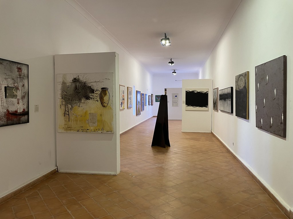 Galerie du Musée de la Palmeraie à Marrakech.