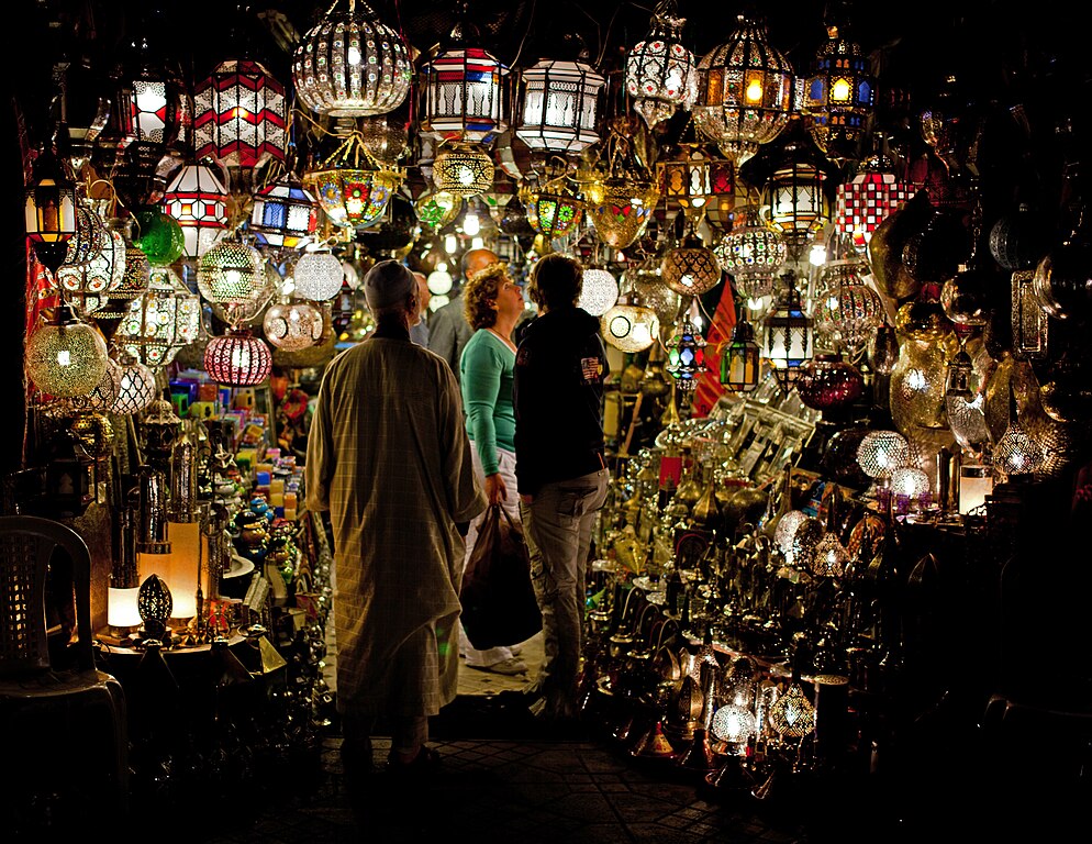 Une partie de la féérie de Marrakech se trouve dans ses souks tout droit sortie de milles et une nuits. Photo de Chris Brown.