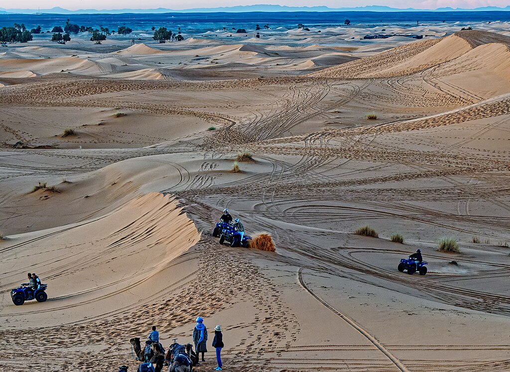 Quads dans les dunes du désert de Merzouga - Photo de Holger Uwe Schmitt - licence ccbysa 4.0
