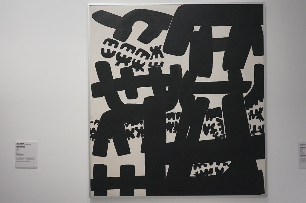 Tableau "Superficie 479" de Giuseppe Capogrossi au Musée du Novecento à Milan.