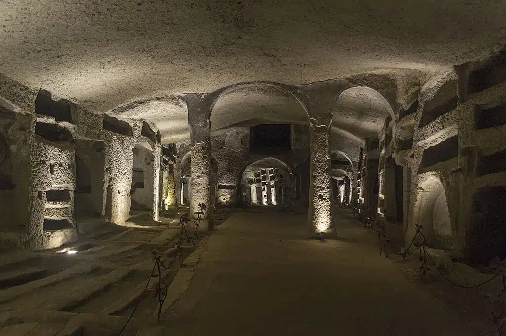 Catacombes de San Gennero dans le quartier de la Sanita à Naples – Photo de Dominik Matus
